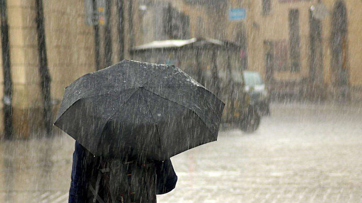 Meteoroloji'den yapılan son dakika açıklamasına göre Türkiye, akşam saatlerinden itibaren Balkanlar'dan gelen yağışlı havanın etkisi altına giriyor. Peki İstanbul'da hava durumu nasıl? İşte 27 Eylül güncel hava durumu raporu...