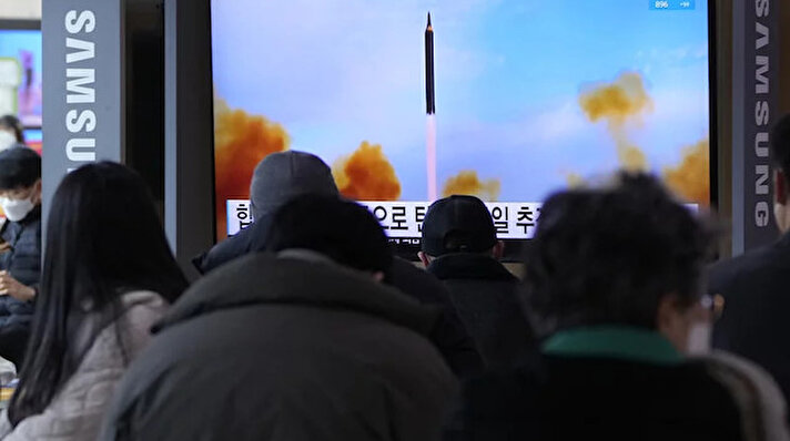 Güney Kore ile ABD, askeri tatbikatları hızlandırırken Kuzey Kore, yaptığı açıklamada, Pyongyang'ın silah testlerinin bir parçası olarak tanımlanamayan bir Balistik Füze fırlattığını söyledi.