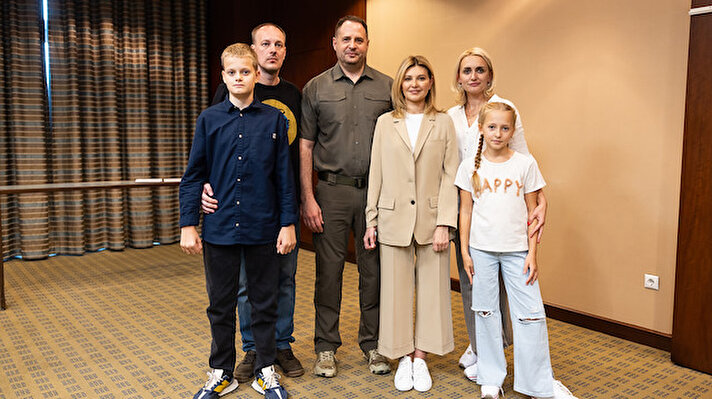 Olena Zelenska Azov komutanlarının aileleriyle buluşmasını şu ifadelerle duyurdu;