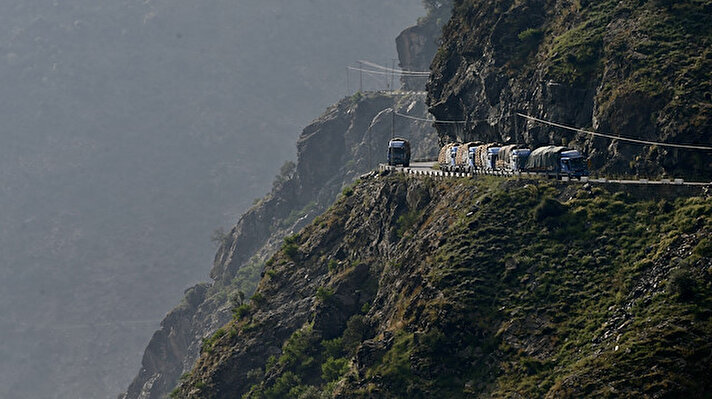 Pakistan'ın Pencap eyaletindeki Hasan Abdal bölgesinden başlayan yol, sırasıyla Hayber Pahtunhva, Azad Cammu Keşmir ve Gilgit-Baltistan'ı geçerek Çin'in Sincan Uygur Özerk Bölgesi'ne bağlı Kaşgar'a uzanıyor.<br>