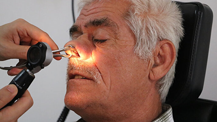 Zonguldak'ta yaşayan emekli işçi, 7 çocuk babası Kazım Koca(63), nefes alma güçlüğü ve burnunun giriş deliğinde bir kitle ile Zonguldak Bülent Ecevit Üniversitesi Sağlık Uygulama ve Araştırma Hastanesi'ne başvurdu. Koca'yı muayene eden Kulak Burun Boğaz Anabilim Dalı öğretim üyesi Doç. Dr. Deniz Baklacı, Koca'nın burnunda bir kurşun ve kurşunun çevresinde doku parçaları tespit etti. 