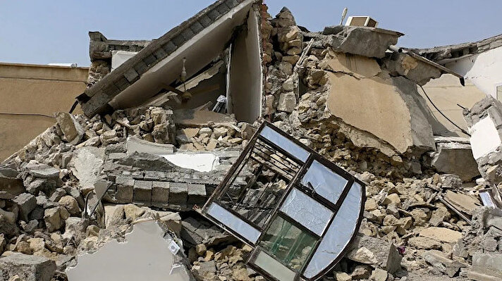 İran devlet televizyonuna konuşan Acil Yardım Kurumu Sözcüsü Mücteba Halidi, Batı Azerbaycan eyaletinde 10 kilometre derinlikte meydana gelen depremde 1127 kişinin yaralandığını belirtti.