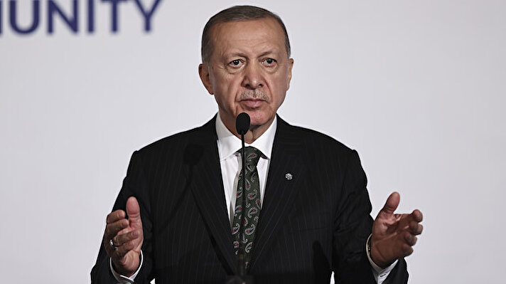 Cumhurbaşkanı Erdoğan`ın, Avrupa Siyasi Topluluğu zirvesi için gittiği Prag`da yaptığı açıklamalar, uluslararası manşetlere taşındı.<br>
