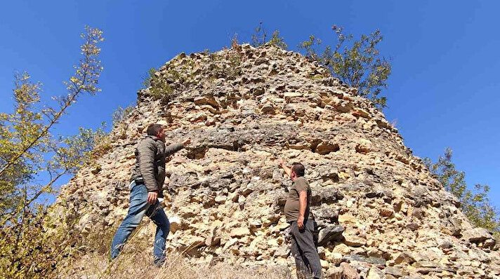 Mustafakemalpaşa ilçesi Kestelek köyünde bulunan Bizans döneminden kalma 2 bin yıllık tarihi kale ve surları başlanılacak restorasyon çalışmasıyla gün yüzüne çıkacak.