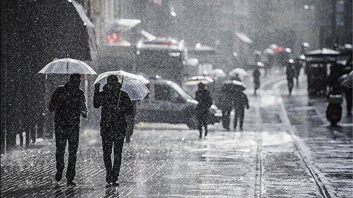Meteoroloji Genel Müdürlüğü'nün tahminlerine göre, Marmara'nın doğusu ve Batı Karadeniz'de şiddetli yağış uyarısı yapıldı. <br><br>