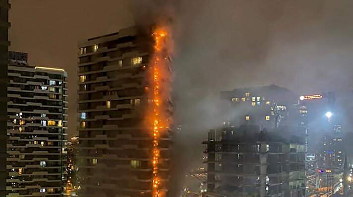 Yangın, Fikirtepe Mahallesi Rüzgar Sokak’ta bulunan 24 katlı bir rezidansta çıktı. 