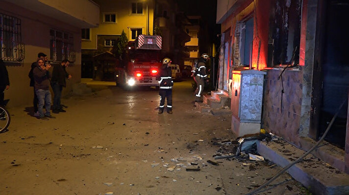 Bursa’nın Yıldırım ilçesinde 13 Ekim tarihinde ailesiyle tartışan ve ailesiyle yaşadığı, Vatan Mahallesi 1'inci Olcay Sokak'taki 2 katlı binayı ateşe veren Rıdvan Ö. gözaltına alınırken kullanılmaz hale gelen bina tahliye edildi.