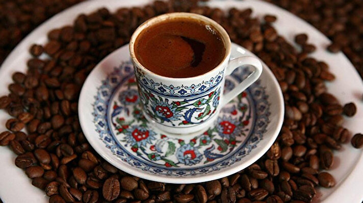 Günümüzde yeni nesil kahve tüketiminin giderek yaygınlaşmasıyla Türk toplumunun kahve tercihi de merak konusu haline geldi. Areda Survey'in gerçekleştirdiği en sevilen kahve araştırmasına göre yüzde 77,0 ile Türk kahvesi diğer kahve türlerini gölgede bıraktı.<br>