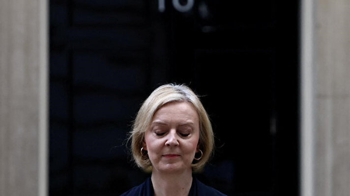 Liz Truss (5 Eylül - 20 Ekim 2022)<br><br>L﻿iz Truss 5 Eylül`de iktidardaki Muhafazakar Parti`nin lideri seçildi, 6 Eylül`de de başbakan olarak atandı. Sadece 45 gün görev yapan Truss böylece İngiltere`nin tarihinde en kısa süre görevde kalan başbakan oldu.