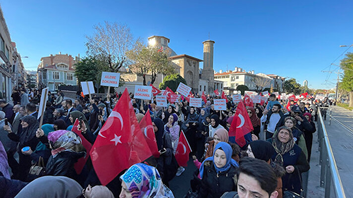 Konya Sivil Toplum Kuruluşları Platformu Başkanı Önder Kutlu, burada yaptığı konuşmada, etkinliğe katılanların büyük bir mesaj verdiğini söyledi.<br>