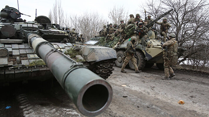Dünyanın gözü kulağı 24 Şubat'tan beri Ukrayna'dan gelen haberlerde.<br><br>Rusya Devlet Başkanı Putin'in emri ile başlayan savaş son dönemde ülkenin doğu bölgelerinde devam ediyor.<br><br>Ukrayna'nın taarruzu devam ederken, Rusya Kiev güçlerinin saldırısına hava saldırıları ile cevap veriyor.
