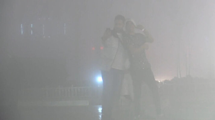 Yoğun sis İstanbul'da sabah erken saatlerinde etkisini gösterdi.