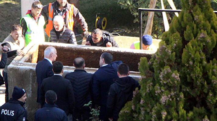 Bolu'da, bir inşaatın bahçe duvarı temeli için kazılan alanda bulunan Roma dönemine ait olduğu değerlendirilen lahit, Bolu Müze Müdürlüğü'nde açıldı. Lahitten aynı aileden olduğu değerlendirilen 3 insana ait kemikler ve gözyaşı damlası şişesi çıktı.<br>