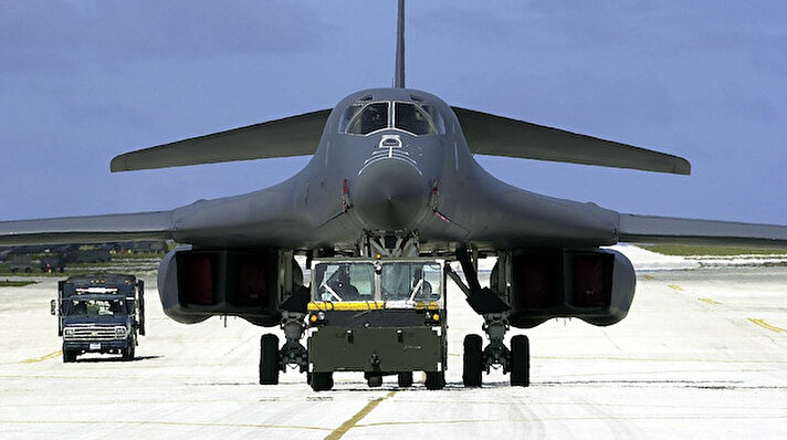 Güney Kore Savunma Bakanlığından yapılan açıklamada, bugün sona ermesi planlanan tatbikata en az bir "B-1B" bombardıman uçağının dahil olacağı belirtildi.