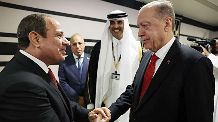 Cumhurbaşkanı Recep Tayyip Erdoğan, Katar'da düzenlenen 2022 FIFA Dünya Kupası'nın açılışı kapsamındaki resepsiyonda liderlerle bir araya geldi.