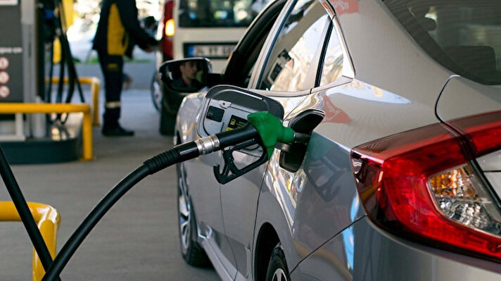 Brent petrol fiyatları ve dövizdeki değişikliklerle birlikte yurttaşlar benzin ve motorin fiyatlarını takibe devam ediyor.<br>