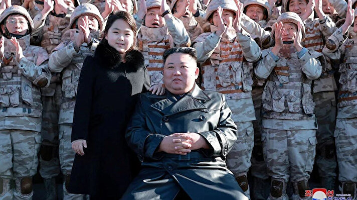 Kuzey Kore lideri, kıtalararası füze denemesinde yine kızıyla görüntülendi.<br><br>