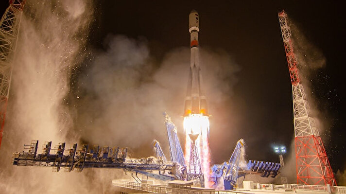 Rusya Savunma Bakanlığı, Rus ordusu tarafından kullanılmak üzere bir uyduyu daha yörüngeye fırlattı. Rusya'nın Arhangelsk Bölgesi'ndeki Plesetsk Uzay Üssü'nden TSİ 18.17'de Soyuz 2.1b roketi ile fırlatılan "Cosmos-2564" isimli uydunun başarılı şekilde yörüngeye yerleştiği belirtildi. Bakanlık tarafından yapılan açıklamada, "Öngörülen zamanda uzay aracı Havacılık ve Uzay Kuvvetleri'nin kontrolüne girdi" ifadeleri kullanıldı.<br>