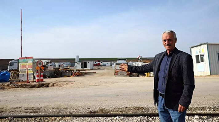 Adana'nın Ceyhan İlçesi Soysallı Köyü'nde petrol çıkarma çalışmaları tüm hızıyla devam ediyor. 