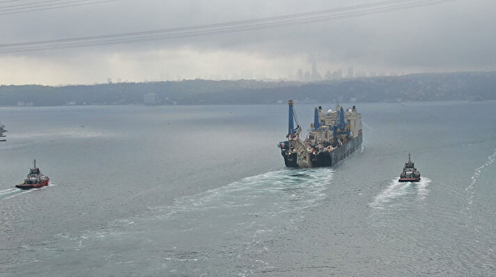 Bahama Adaları Bayraklı 325 metre uzunluğunda 39 metre genişliğindeki 'Catorone' isimli derin sularda boru serim işlemi yapan gemi, 6 ay önce İstanbul Boğazı'nda geçerek Karadeniz'e açılmıştı.<br><br>