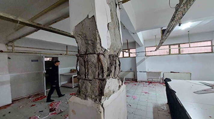İstanbul'daki olay, saat 11.00 sıralarında Küçükçekmece Gültepe Mahallesindeki 6 katlı bir binada meydana geldi. 