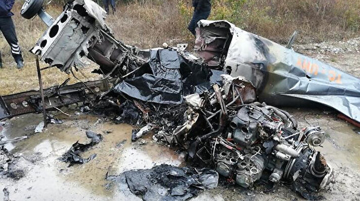 Kaza, saat 15.40 sıralarında merkez Osmangazi ilçesi Ovaakça Santral Mahallesi’nde meydana geldi. Sakarya Pamukova’dan havalanan tek motorlu eğitim uçağı saat 15.40’ta, Türkiye’nin en büyük 3’üncü santrali olan Ovaakça Doğal Gaz Çevrim Santrali’nin arazisine düştü. Uçak düşmeyle birlikte alev alırken, ihbar üzerine bölgeye itfaiye, polis, sağlık ve AFAD ekipleri sevk edildi. İtfaiye ekipleri uçaktaki yangında müdahale ederken, Bursa Valisi Yakup Canbolat, kazada 2 kişinin hayatını kaybettiğini açıkladı.<br>