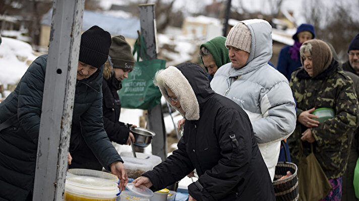 'آفاد' التركية توزع طعاما ساخنا في 'تشيرنيهيف' الأوكرانية