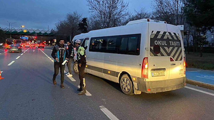 Bakırköy'de Sivil Trafik ekipleri, okul taşıtlarına yönelik denetim yaptı. 