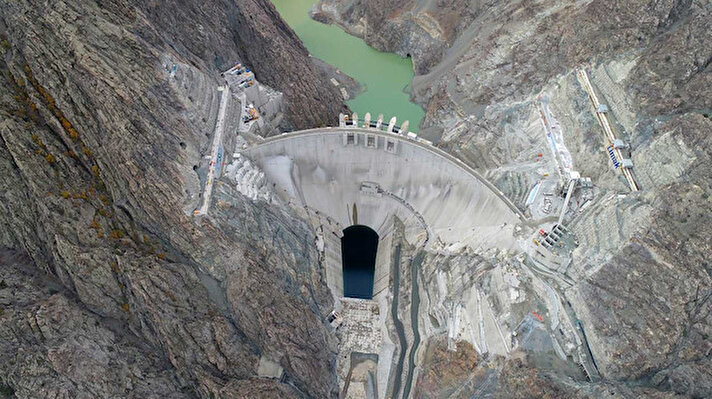 Çoruh'un üzerine projelendirilip, temeli 26 Şubat 2013'te atılan, 275 metre gövde yüksekliği ile Türkiye'nin en yüksek, dünyanın 5'inci en yüksek barajı Yusufeli Barajı ile Hidroelektrik Santrali (HES) inşası tamamlandı.