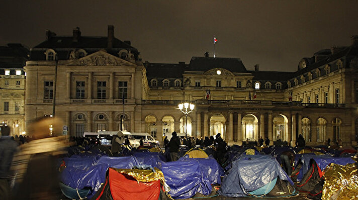 باريس.. أطفال مهاجرون دون ذويهم يطالبون بمأوى دائم