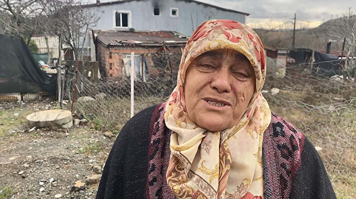 64 yaşındaki Mecbure Yaşar ile oğlu Yasin Yaşar ve Hacı Muhammet Yaşar arasında araç ve evin satışı konusunda 3 Nisan 2022'de tartışma yaşanmıştı. Tartışma üzerine uyuşturucu madde kullandığı iddia edilen 25 yaşındaki Yasin Yaşar elindeki bidonda bulunan benzini annesinin üzerine dökerek yakmak istemişti. 
