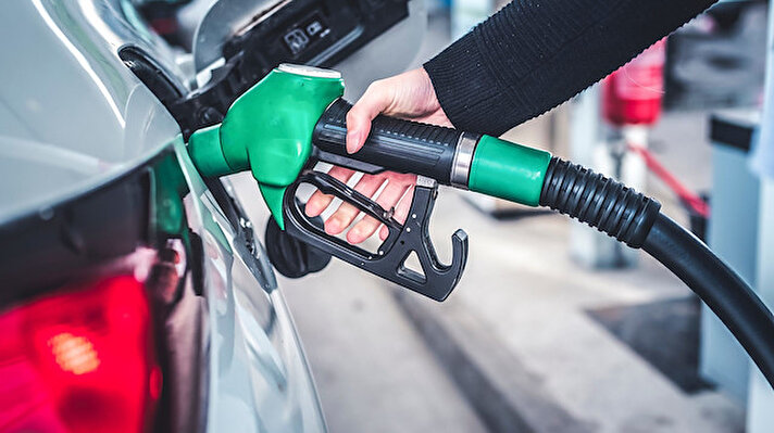 Petrol piyasasındaki dalgalanma sürüyor. Brent petrol çakılırken araç sahiplerine güzel haber geldi