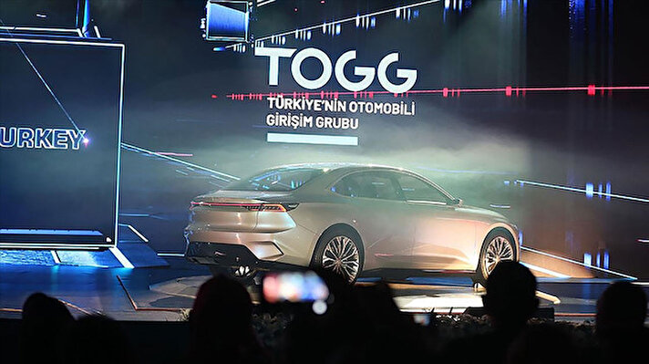 Türkiye'nin 60 yıllık hayali olan Türkiye'nin yerli otomobil Togg, 29 Ekim tarihinde seri üretime başlamıştı. Türkiye'nin ilk yerli elektrikli otomobil markası Togg, Tesla ve Mercedes-Benz, araçlarını doğrudan müşterilere satmak için önümüzdeki yıl internete açılarak otomobil söktürene yeni bir soluk getirmeye hazırlanıyor.