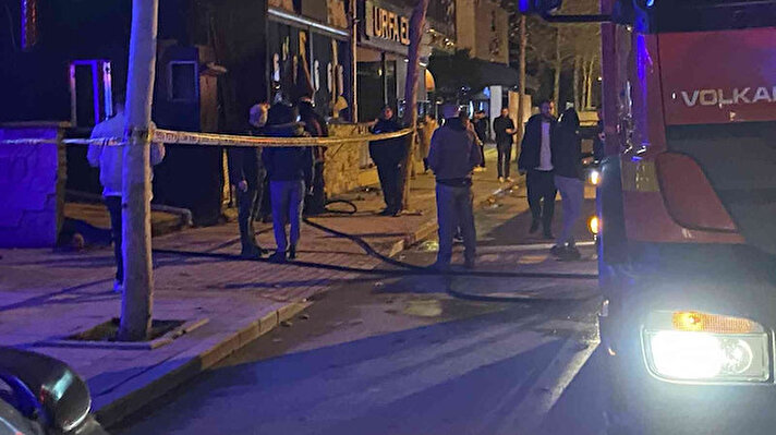 17 Aralık Cumartesi günü gece saat 01.10 sıralarında Adapazarı ilçesi Adnan Menderes Caddesi üzerinde bulunan alkollü eğlence mekanının içerisinde meydana gelen silahlı çatışmada 21 yaşındaki Ahmet Toykar hayatını kaybederken 6 kişi de yaralanmıştı. 
