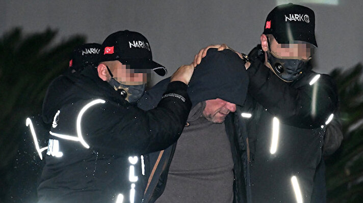 Emniyet Genel Müdürlüğü İnterpol-Europol Daire Başkanlığı'na bağlı ekipler tarafından İspanya'dan teslim alınan Atilla Önder, Türk Hava Yolları'nın tarifeli uçağıyla Madrid'ten 20.35 sıralarında İstanbul Havalimanı'na getirildi. Polisler tarafından uçaktan alınan Önder, buradan İstanbul Havalimanı Emniyet Şube Müdürlüğü'ne getirildi. 