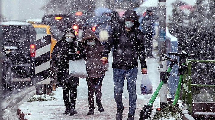 Meteoroloji'den yapılan son dakika açıklamasına göre, soğuk hava ile birlikte kar, fırtına ve sağanak yağmur geri dönüyor. İşte 25 Aralık Pazar il il güncel hava durumu raporu...