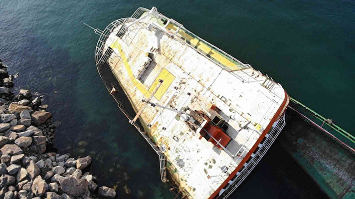 Türkiye bandıralı 808 groston ağırlığında olan 67 metre uzunluğundaki Ayiş 1 adlı Ro-Ro gemisi, geçtiğimiz Kasım ayında gece yarısından sonra fırtınanın etkisiyle kıyaya çarparak batmıştı.