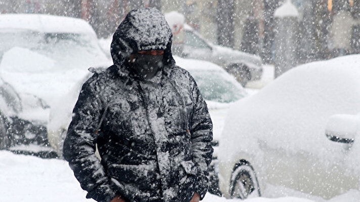  Meteoroloji Genel Müdürlüğü bugün öğle saatlerinden itibaren Doğu Karadeniz'in iç kesimlerinde kuvvetli kar yağışı beklendiğini duyurdu.<br>