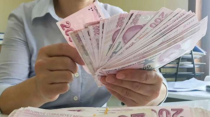 Cumhurbaşkanı Erdoğan, milyonlarca kişinin merakla beklediği EYT düzenlemesinin detaylarını duyurdu. <br><br>EYT'de yaş sınırı olmayacağını belirten Cumhurbaşkanı Erdoğan, düzenlemeyle birlikte 2 milyon 250 bin kişinin emekli olacağını belirtti.