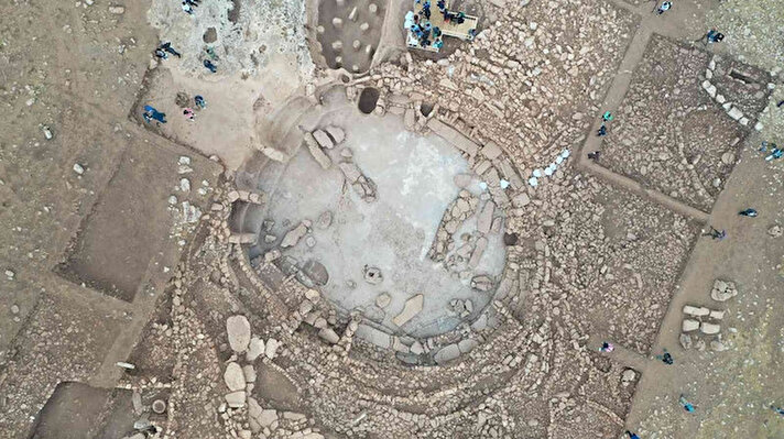 İslam ülkelerinin 2023 turizm başkenti seçilen Şanlıurfa, yerli ve yabancı turistleri ağırlamaya hazır. Yaklaşık 12 bin yıl önce Neolitik Çağ’da yapıldığı belirlenen Göbeklitepe ve Karahantepe’yi ziyaret eden Büyükşehir Belediye Başkanı Zeynel Abidin Beyazgül, insanların merakının giderilmesi için bu bölgenin gizeminin çözülmesi gerektiğini söyledi.