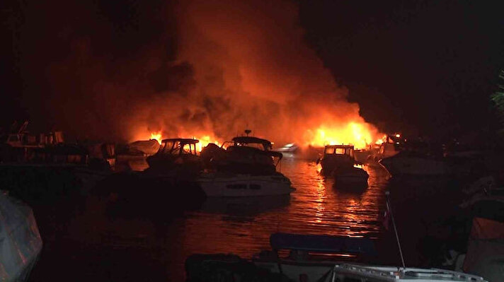 Yangın sabah saat 05.00 sıralarında Kadıköy Caddebostan yat limanında meydana geldi. 