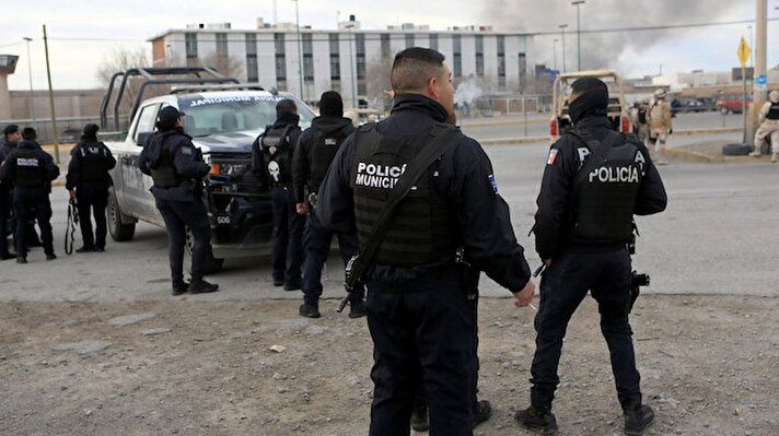 Meksika basınında çıkan habere göre, Chihuahua eyaletindeki Juarez Cezaevine bağlı 3 numaralı Devlet Sosyal Yeniden Bütünleştirme Merkezinde çıkan isyanda ölenlerin sayısı artıyor.