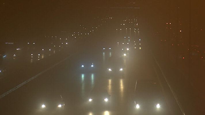 İstanbul Boğazı ve çevresinde başlayan sis, kent genelinde etkisini sürdürüyor.