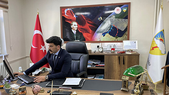 مسؤول تركي يحول مكتبه لمتحف للمقتنيات الكلاسيكية