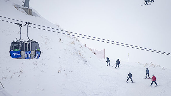 تركيا.. مركز بالاندوكن للتزلج يعج بالزوار في نهاية العطلة المدرسية