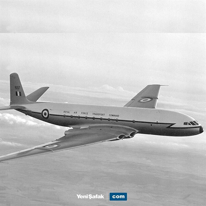 Dünyanın ilk jet motorlu yolcu uçağı ilk kez uçtu