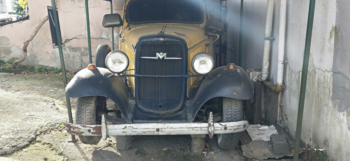 'Fordson' marka, 1930 model otomobilin sahibi Cevat Aşkan'ın yaşamını yitirmesinin ardından vasiyeti üzerine çocukları Aziz Aşkan ve Gül Aşkan Hüsem, klasik araca gözü gibi bakmaya başladı. 
