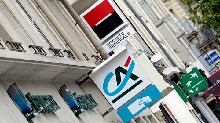 Les logos des banques françaises Société Générale, Crédit Agricole et BNP Paribas. Crédit photo : DAMIEN MEYER / AFP