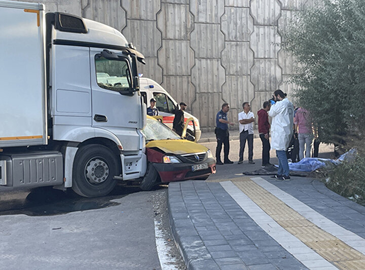 Sivas’ta Feci Kaza: Tatilden Dönen Ailenin Olduğu Taksi Kamyonla ...