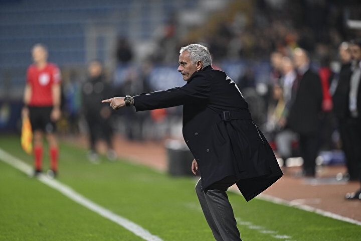 Jose Mourinho ameliyat nedeniyle İstanbul'dan ayrıldı! - 1. Resim
